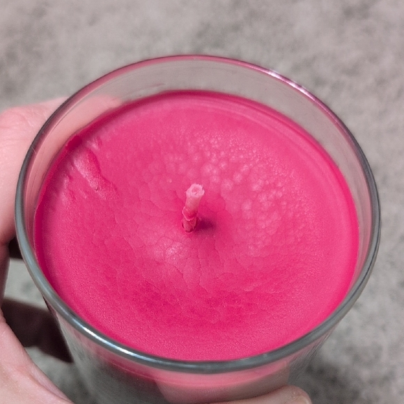 Bath & Body Works Vampire Blood Red Candle 8 ounces Soy wax blend - Picture 5 of 5